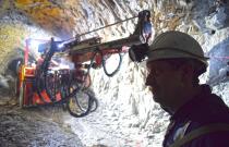 Горные выработки на руднике «Николаевском» проходятся с помощью буровых самоходных станков